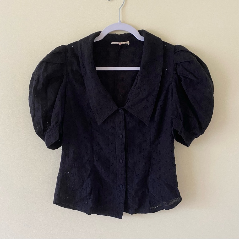 Solitaire S Black Eyelet puff sleeve blouse